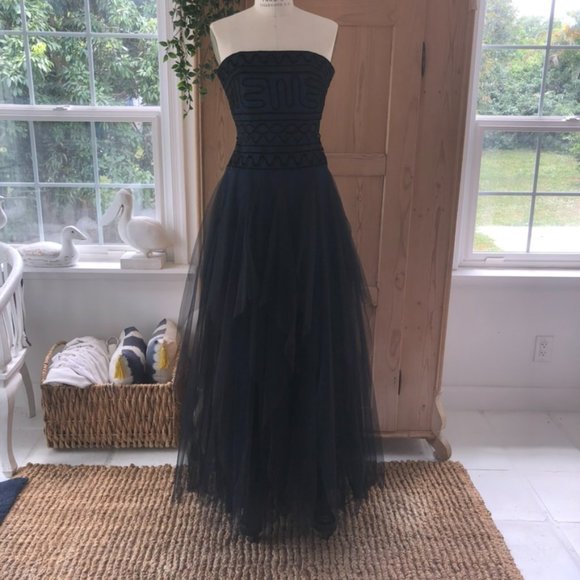 Elegant Embroidered Navy/Black Flowing Evening Gown, BCBGMaxAzria - Picture 1 of 9